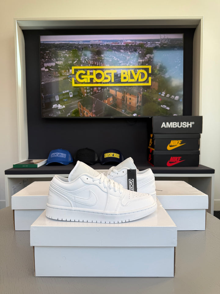 WMNS AIR JORDAN 1 LOW TRIPLE WHITE