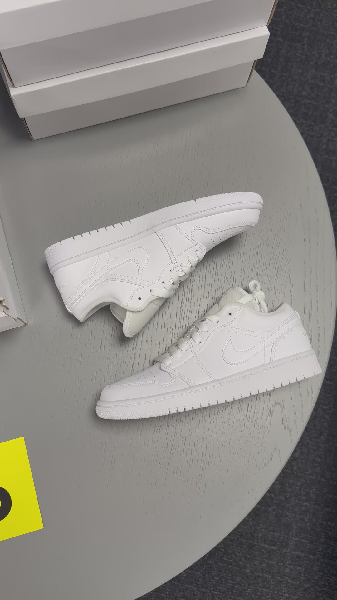 WMNS AIR JORDAN 1 LOW TRIPLE WHITE