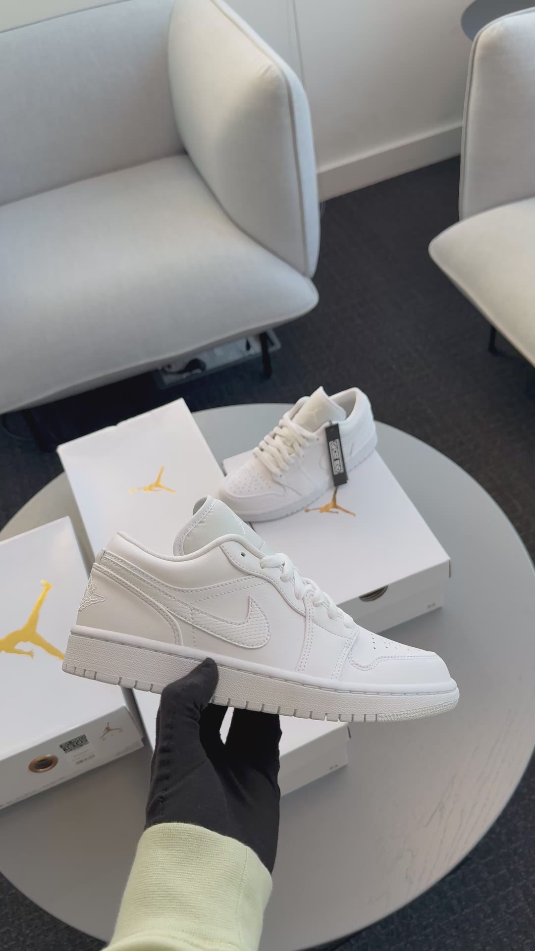 WMNS AIR JORDAN 1 LOW TRIPLE WHITE