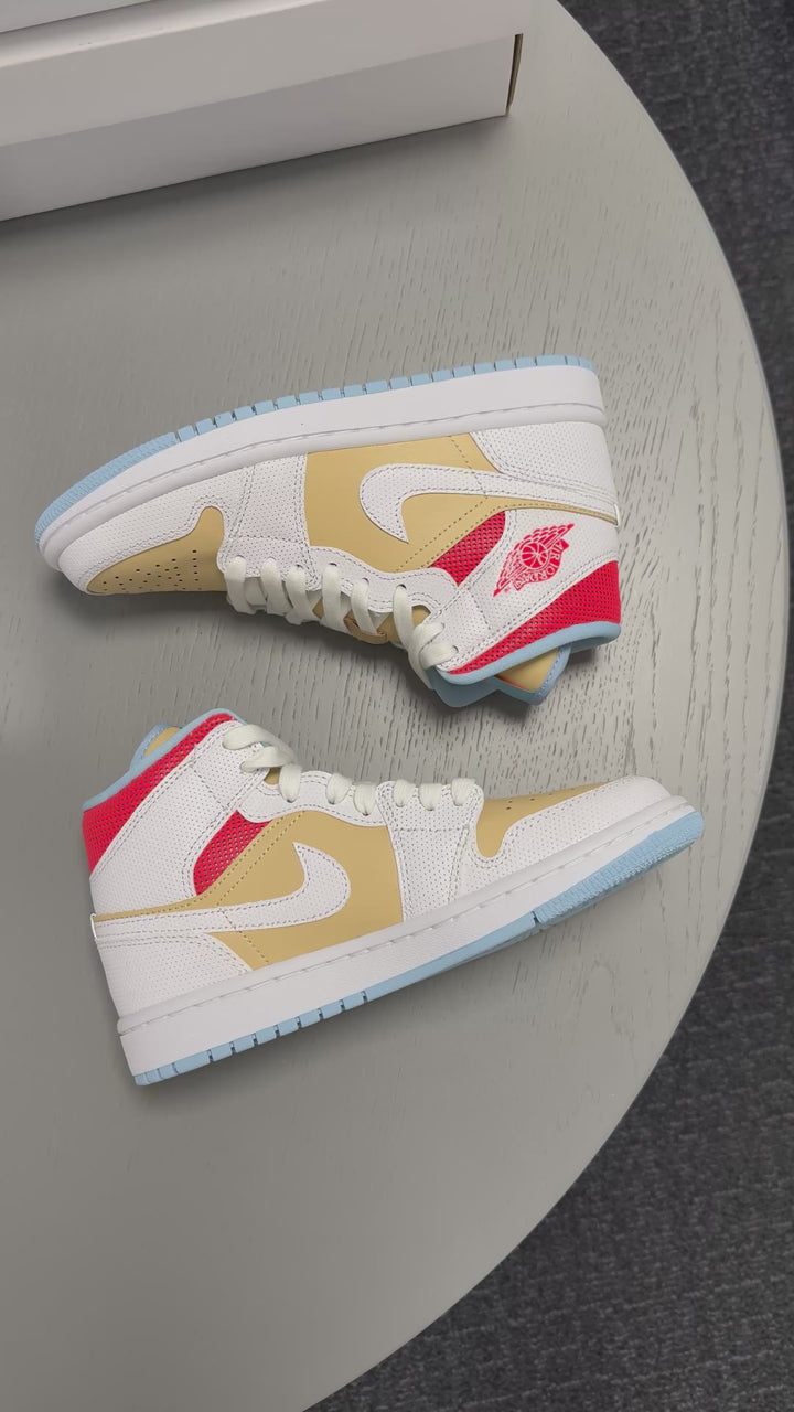 WMNS AIR JORDAN 1 MID SE SESAME